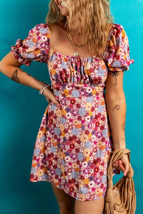 Vestido Curto Floral Vermelho Manga Bufante Gola Quadrada Nó nas Costas