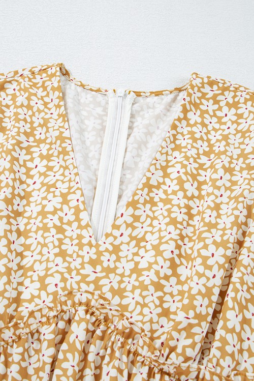 Vestido Curto Floral Amarelo Manga Curta Gola V Babados Camadas