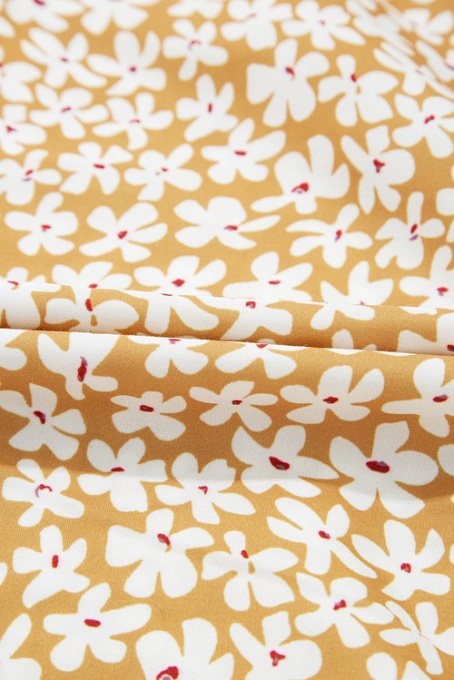 Vestido Curto Floral Amarelo Manga Curta Gola V Babados Camadas